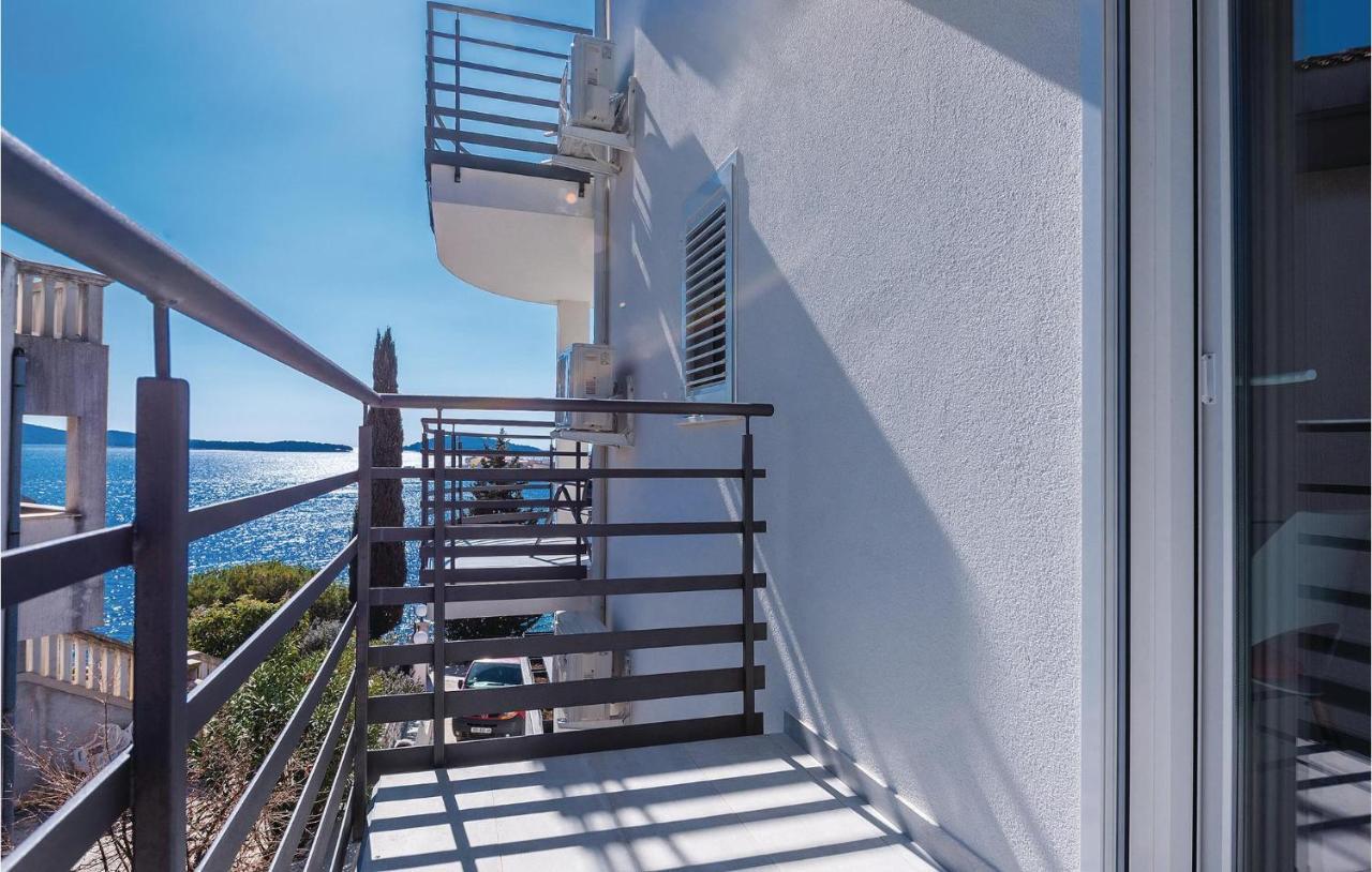 Cozy Apartment In Brodarica With Wifi Екстер'єр фото