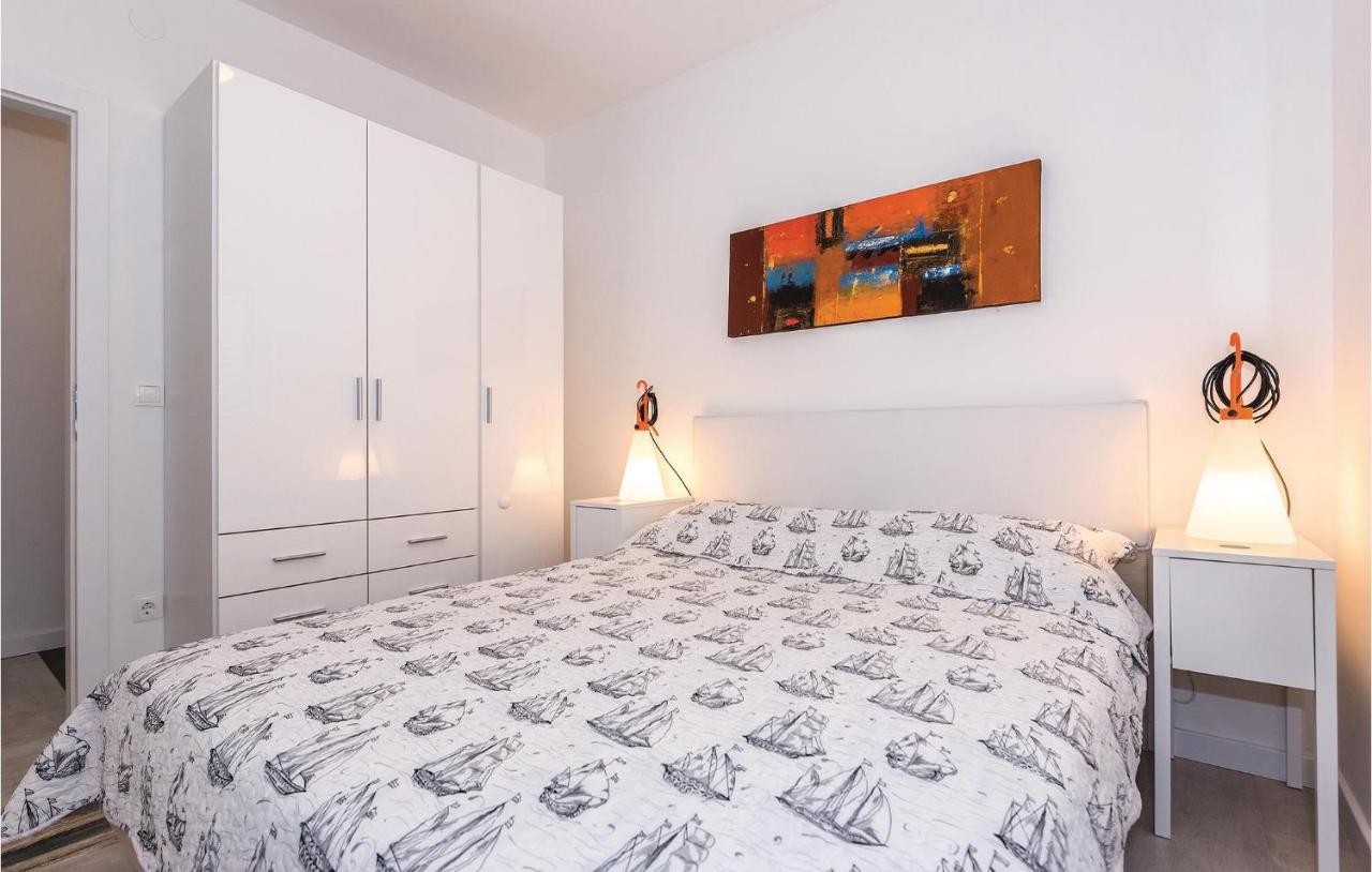 Cozy Apartment In Brodarica With Wifi Екстер'єр фото